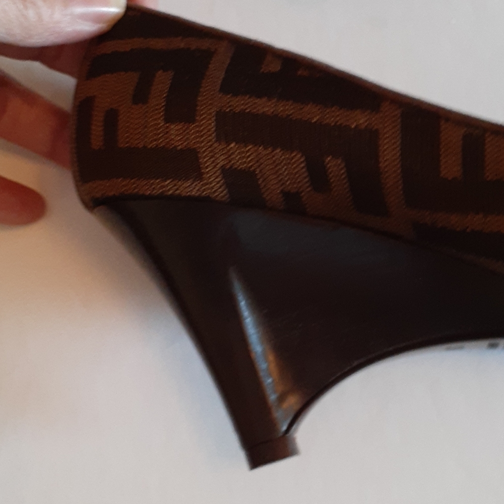 Fendi  FF Logo Shoes. - Picture 8 of 8